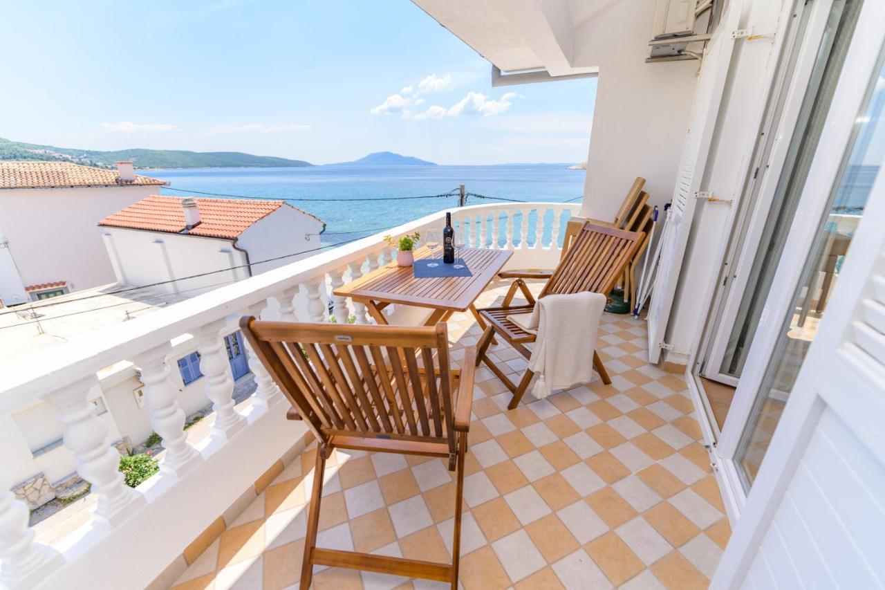 Apartmani Noris Martinšćica Exteriör bild